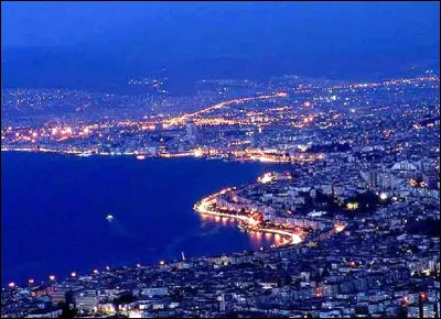 Dans quel pays se trouve l'ancienne cité de Smyrne ?