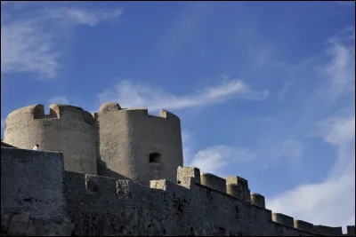 Complétez : 
"Au Moyen-Âge comme des"