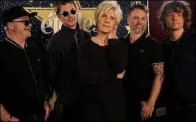 Complétez : 
"En perçant les secrets"