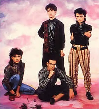 Complétez : 
"Et rien de plus qui pouvait les"