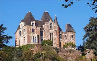 Nous commençons notre balade au château de Ménil-Glaise, à Batilly. Ancienne commune de l'arrondissement d'Argentan, elle se situe dans le département ...