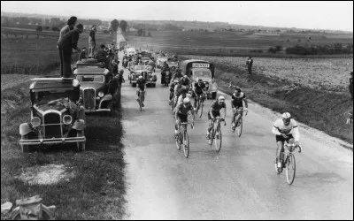 De 1944 à 1946, le titre de champion de France est établi par l'addition de points récoltés à l'issue de plusieurs courses.