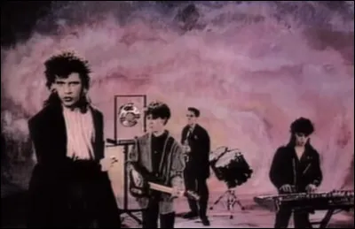 Complétez : 
"Maquillé comme mon"