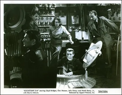 Dans ce film sorti en 1950, la première mission lunaire avec la fusée « RXM » (Rocketship X-M) emmène 4 hommes et une femme. Les astronautes découvrent les signes d'une civilisation passée très évoluée qui semble avoir été anéantie après une guerre nucléaire. Sur quelle planète ont-ils été déviés ?