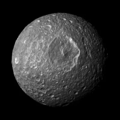 Mimas, un satellite naturel de Saturne, est connu pour son gargantuesque cratère nommé Herschel, le plus grand du Système solaire par rapport à la taille de sa planète. Si un tel cratère existait sur Terre selon les mêmes proportions, quelle surface recouvrirait-il ?