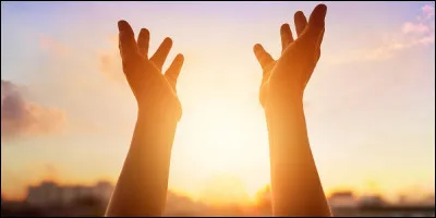 Qui a interprété le titre "Donne-moi la main" ?