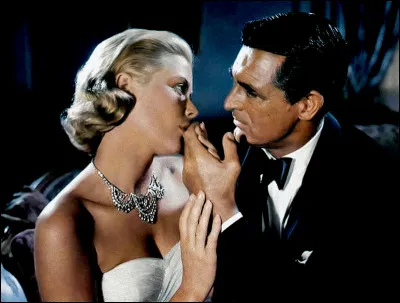 Quel cinéaste a réalisé le film "La Main au collet" (1955) avec Cary Grant et Grace Kelly ?