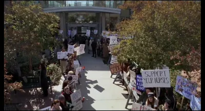 Pendant la grève des infirmières dans l'épisode 15 de la saison 2, quel interne refuse de franchir le piquet de grève ?