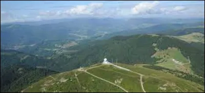 Nous sommes toujours dans les Vosges au point culminant du massif comment se nomme-t-il ?