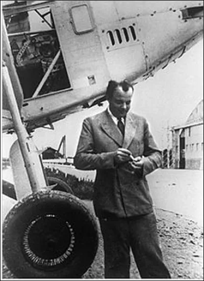 Qui cet Antoine, aviateur, reporter, écrivain et poète français, célèbre pour son chef d'oeuvre "Le Petit Prince", disparu en mer au commande de son avion de reconnaissance le 31 juillet 1944 ?