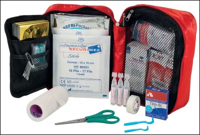Une trousse médicale avec seringues hypodermiques.