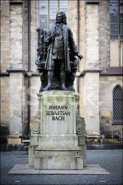 En 1723, dans une ville (laquelle ?) d'Allemagne centrale, le poste de Thomaskantor se libère. La ville cherche un musicien talentueux pour le poste mais se heurte à plusieurs refus. Un des membres du conseil révèle dans une lettre : « Pour des raisons importantes, la situation est délicate et puisque l'on ne peut avoir les meilleurs, il faut donc prendre les médiocres. » Bach obtient le poste.