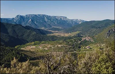 Direction le d&eacute;partement de l'H&eacute;rault. Comment se nomme le lieu en image