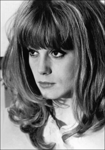 Qui est cette Françoise, actrice française, soeur aînée de Catherine Deneuve, morte le 26 juin 1967 à l'âge de 25 ans, suite à la perte de contrôle du véhicule qu'elle conduisait ?