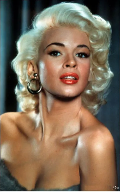 Qui est cette Jayne, actrice, chanteuse et artiste de cabaret américaine, morte le 29 juin 1967 suite à l'erreur de conduite du chauffeur de sa Buick qui s'encastre sous l'arrière d'un camion ?