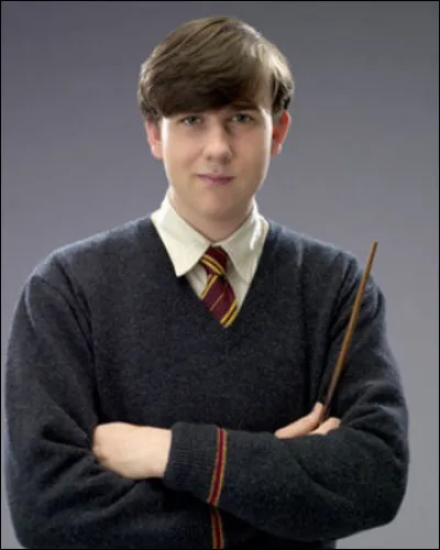 Notre Neville préféré ! Autre personne concernée par la grande prophétie par sa date de naissance, qui est :