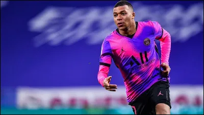 À quel âge Kylian Mbappé a-t-il commencé le football ?