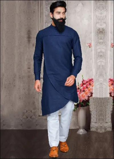 Quel est le nom de cette chemise ample, portée notamment en Afghanistan, au Népal et en Inde ?