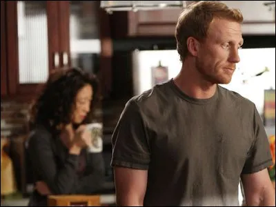 Owen Hunt a agressé Cristina Yang pendant son sommeil. Comment l'a-t-il agressée ?