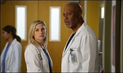 Que fait Arizona Robbins quand elle a un désaccord ou que la tension monte avec un supérieur ?