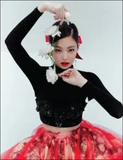 À quel âge Jennie a-t-elle été recrutée par YG ?