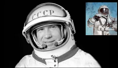 Quand a été effectuée la première sortie dans l'espace (donc en dehors d'un véhicule spatial) ?