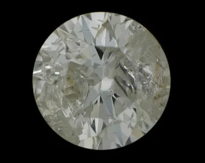 Quel nom donne-t-on à une tache, une impureté ou une anomalie qui se rencontre à l'intérieur d'un diamant ?