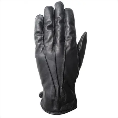 Une jeune femme que tu croises dans la rue porte des gants de cuir alors que c'est l'été...