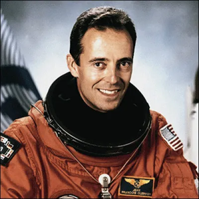 C'est à 35 ans que j'effectue ma première mission, en 1994, à bord de la navette américaine Atlantis, avant une deuxième mission en 1997. Je repars une troisième fois dans l'espace à bord de la navette Discovery.
Qui suis-je ?