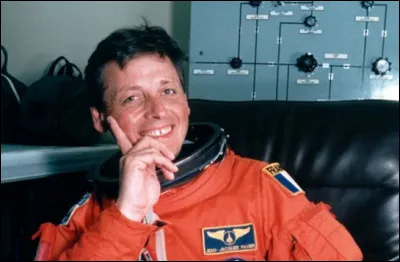 En 1996, je réalise une mission de 16 jours à bord de la navette spatiale américaine Columbia, en tant que spécialiste de charge utile.
Mon nom est :