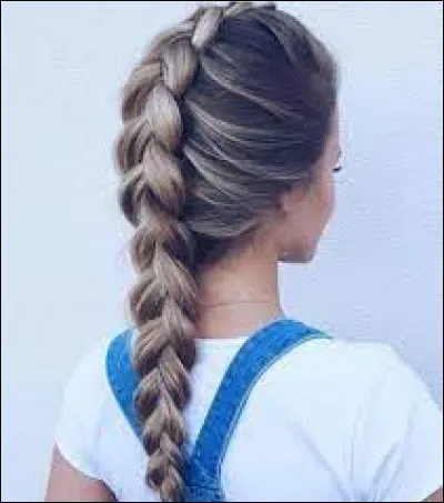 Je me tresse toujours les cheveux :