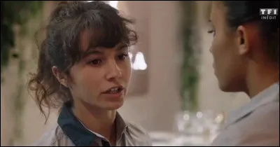 Élodie est aveugle.