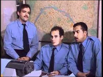 Dans le sketch "Le commissariat de police", lorsqu'un appel pour viol à lieu, que dit Didier Bourdon à la victime ?