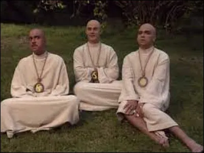 Dans le sketch "Les sectes", comment se nomme le grand gourou incarné par Bernard Campan ?