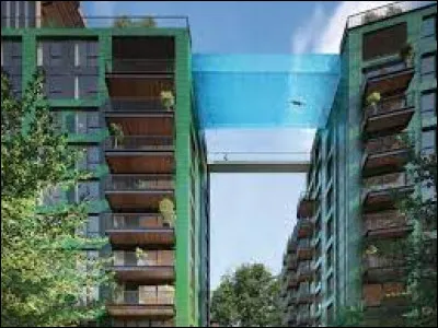 Ce bassin transparent nommé Sky Pool est suspendu à 35 mètres au-dessus du sol et entre deux gratte-ciel. Dans quelle ville se situe-t-elle ?