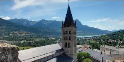 Dans quel département se situe la ville d'Embrun ?