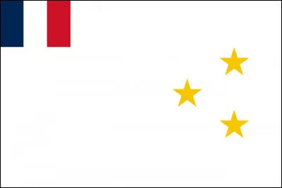 Mais c'est le drapeau français qui s'invite (discrètement ?) sur celui de l'état...