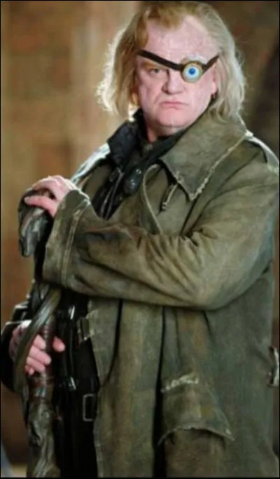 Comment s'appelle le Mangemort qui s'est transformé en Maugrey ?