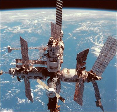 En 2001, cette station orbitale russe fut détruite et remplacée par la Station spatiale internationale. 
Quel nom portait-elle exactement ?