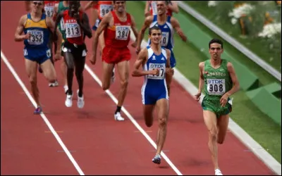 En athlétisme, à partir de quelle distance commence le demi-fond  ?
