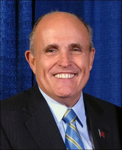 De quelle ville Rudolph "Rudy" Giuliani a-t-il été le maire pendant 8 ans jusqu'en 2001  ?
