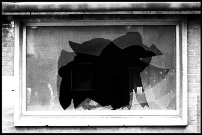 Jusqu'à combien de km, les fenêtres ont-elles été brisées ?