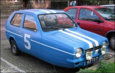 Question conduite sportive vous allez être comblé en conduisant ce modèle à trois roues. Quel est le nom de cette auto anglaise ?