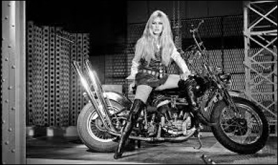 Qui a écrit et composé la chanson "Harley Davidson" chantée par Brigitte Bardot ?