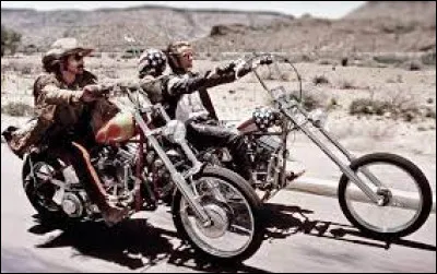 Dans quel film de 1969, voit-on un road trip en moto effectué par Peter Fonda et Dennis Hopper ?