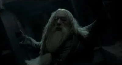 Dernière question : sur quelle tour le regretté Dumbledore perd-il la vie ?