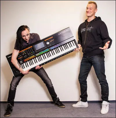 Le groupe n'avait pas de pianiste jusqu'en 2010.