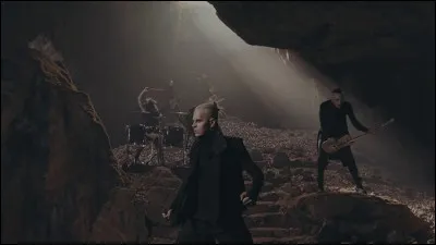 Cette image est tirée du clip de la chanson "Drag Me to Hell".