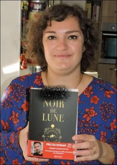 Elle a remporté le "Prix 20 Minutes du roman" en 2020 sur le thème "Lavenir appartient à la jeunesse" avec "Noir de Lune", son premier roman. Qui est cette écrivaine ?
