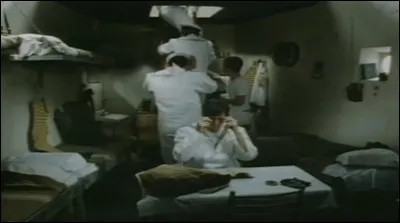 Complétez : 
"Je marche dans la"